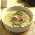 Gurkensuppe mit Lachs